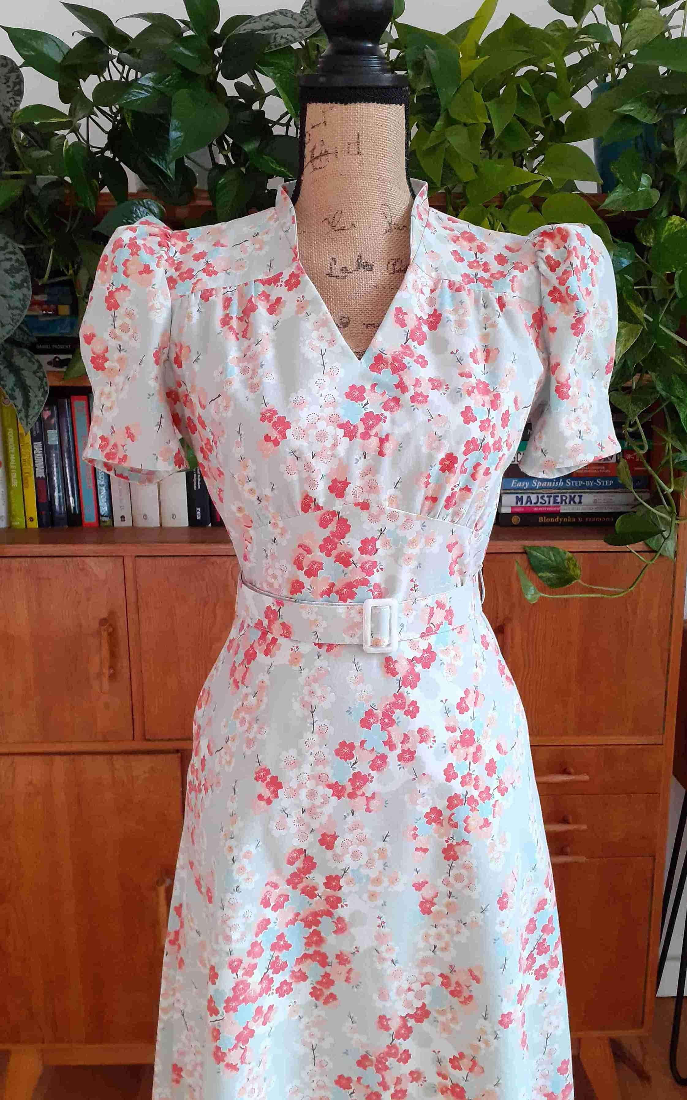 Sukienka retro w stylu lat 40-tych 0