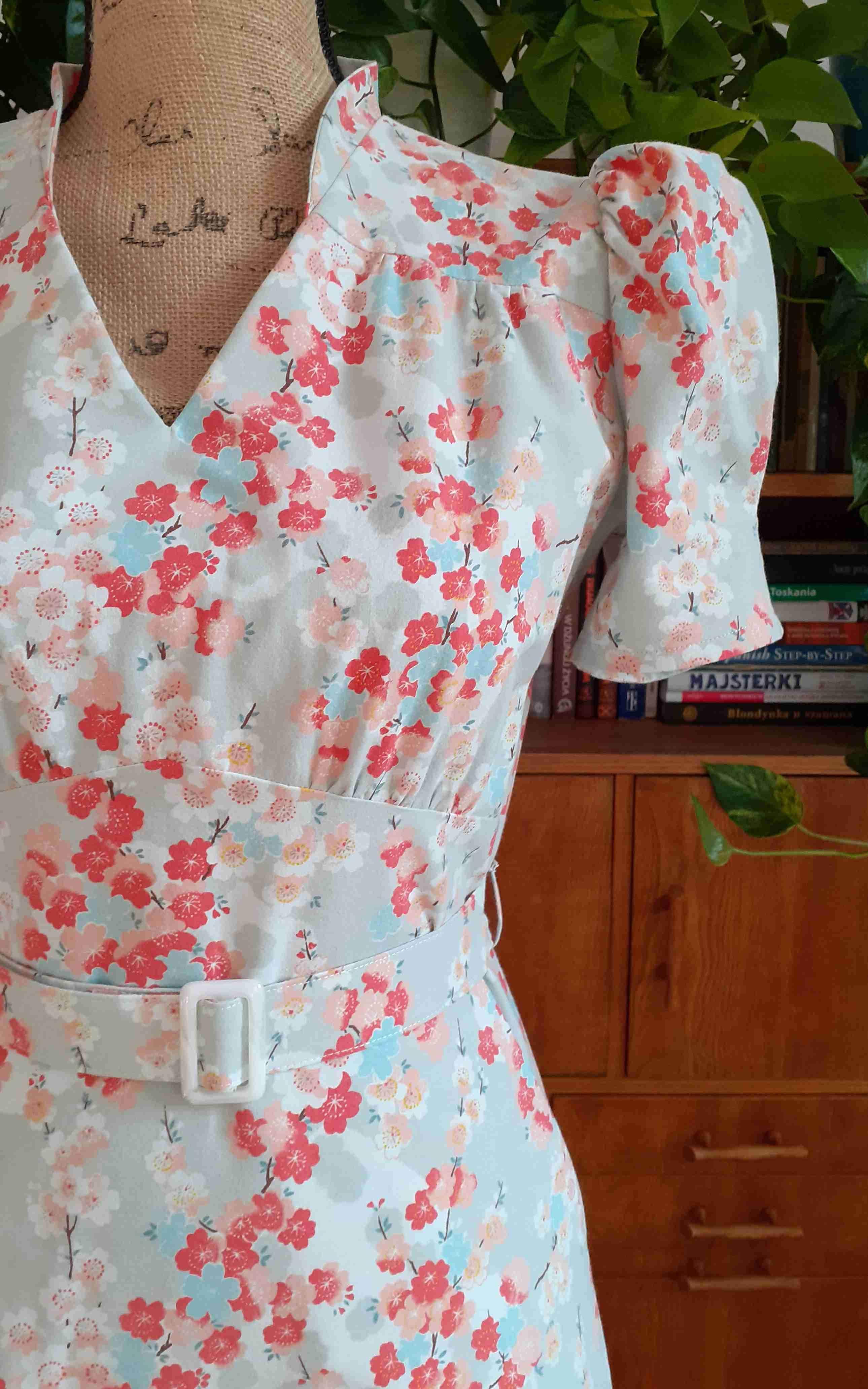 Sukienka retro w stylu lat 40-tych 4