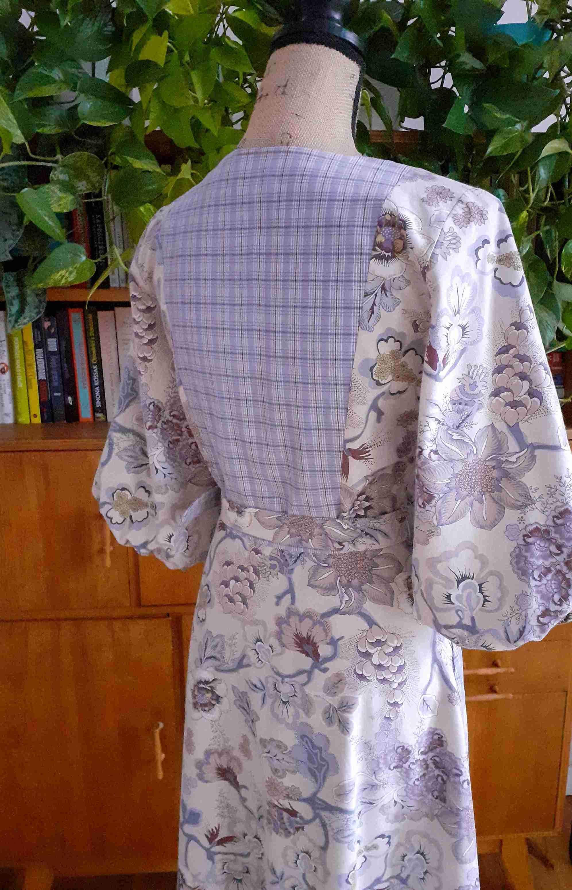 Sukienka w stylu lat 70-tych 4