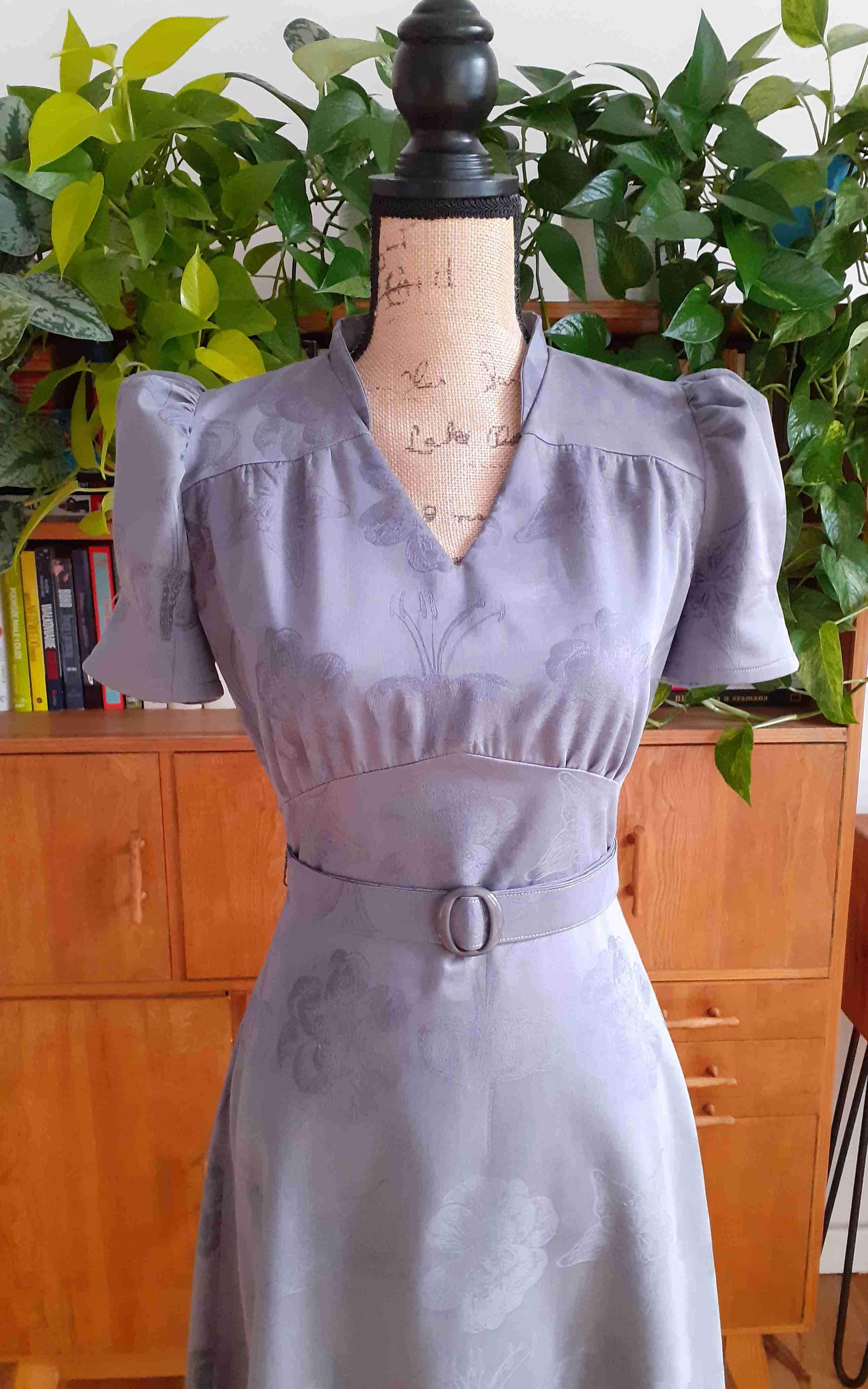 Sukienka retro w stylu lat 40-tych 