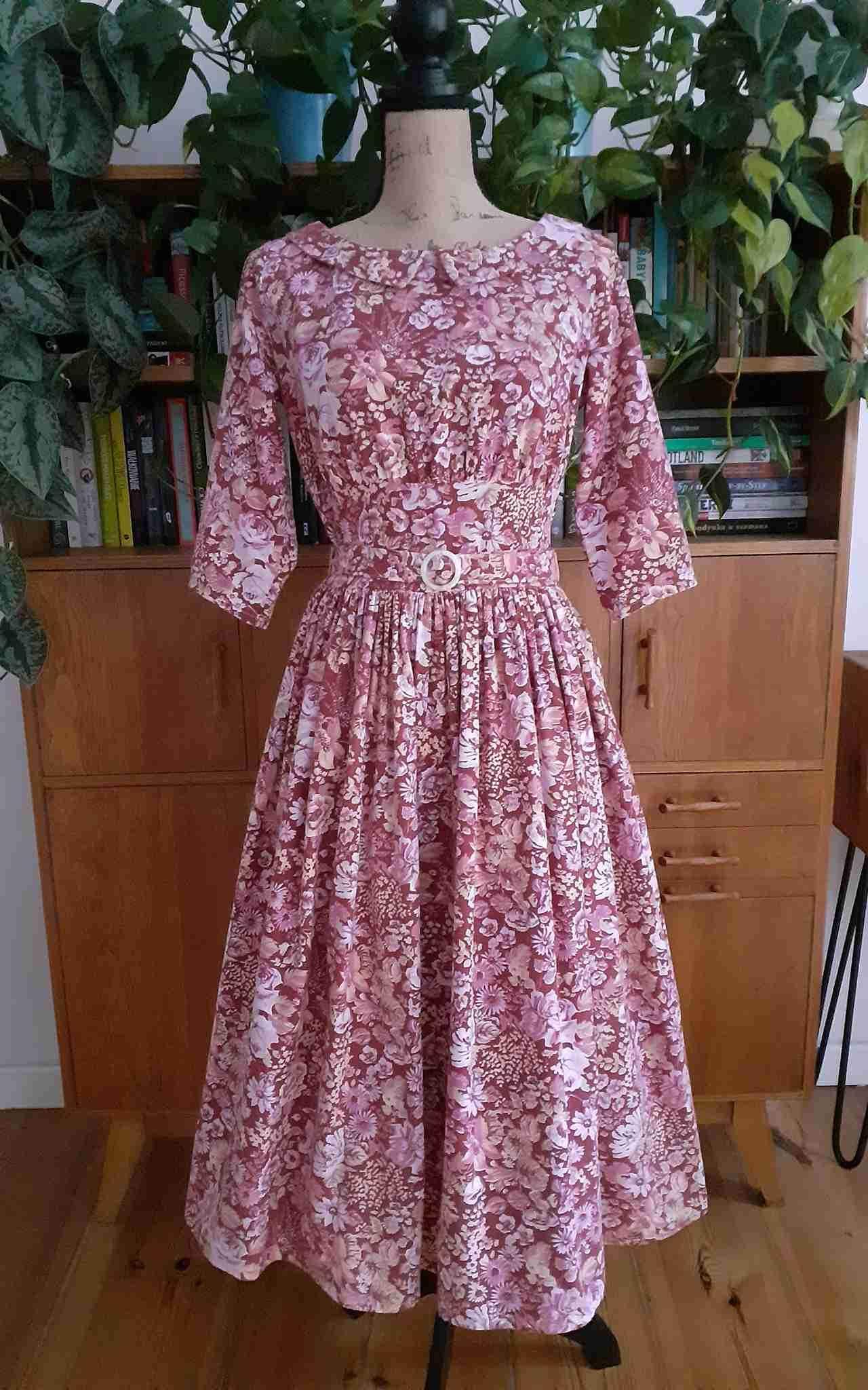 Sukienka retro w stylu lat 50-tych 1