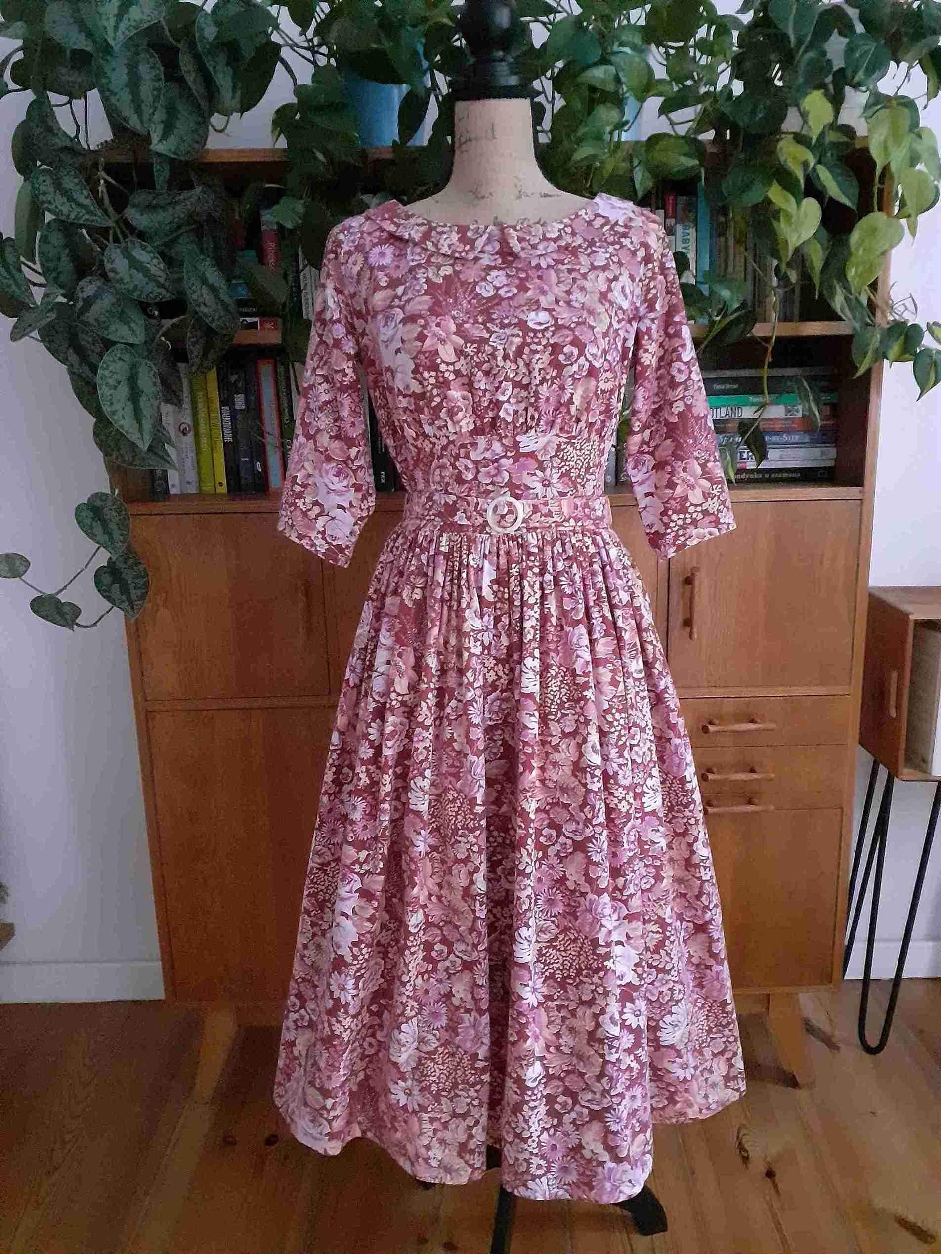 Sukienka retro w stylu lat 50-tych 