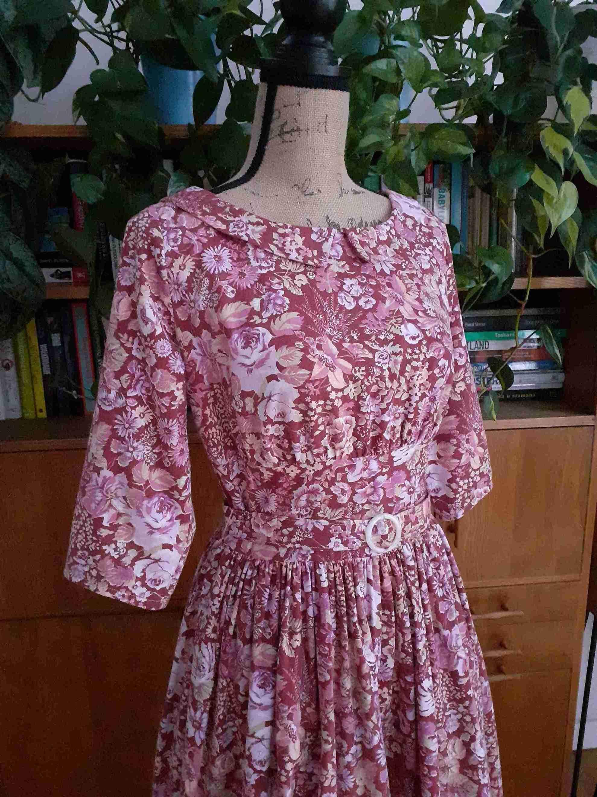 Sukienka retro w stylu lat 50-tych 4